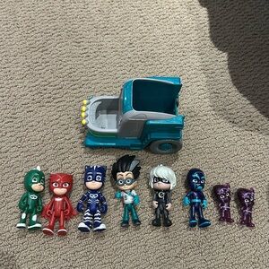 Lot of Pj Masks characters and Romeo’s lab